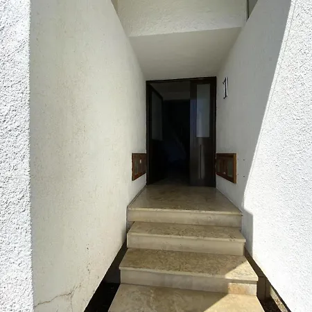 5 By Homing Apartment