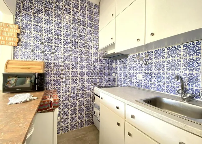 5 By Homing Apartment *